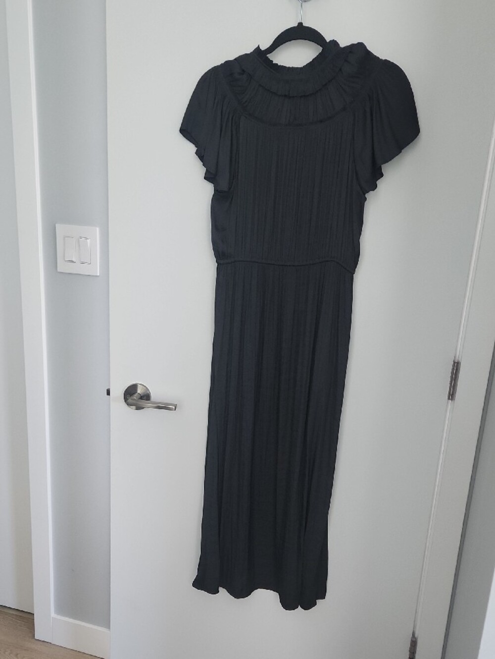 GAP Grey Button-Front Ruffle Maxi Dress - Picture 6 of 7